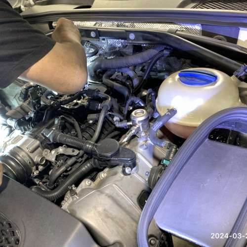Porsche Macan   修理漏水 漏電油 Cayenne 911 981 panamera