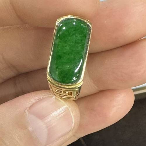 18K（750）實金馬鞍坑種滿緣綠戒指