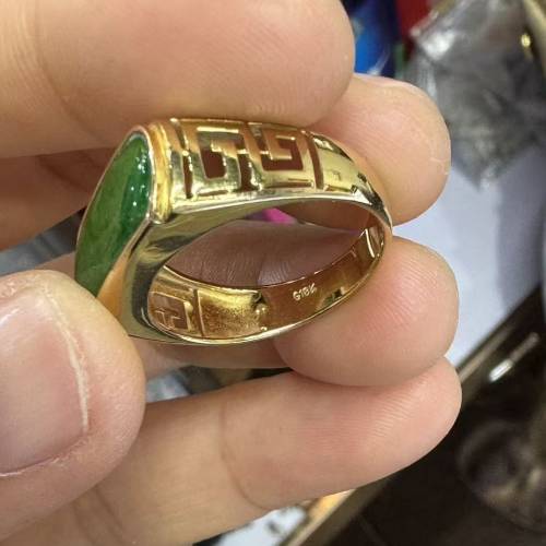 18K（750）實金馬鞍坑種滿緣綠戒指