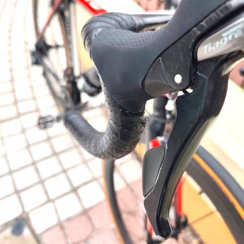 TWITTTER 公路車 |鋁架碳叉 |SHIMANO TIAGRA 套件 |碳纖維輪組 |碳一體把 |SCHWALBE...