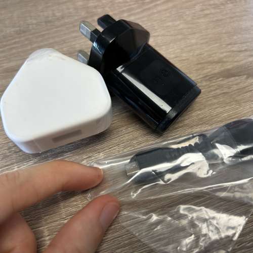 【100% 全新原裝】Apple / LG USB 三腳充電器 + Android 數據線 (配件清貨)