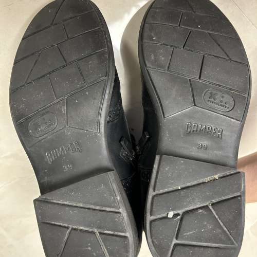 【85% 新】Camper 黑色真皮雕花短靴 EU 39