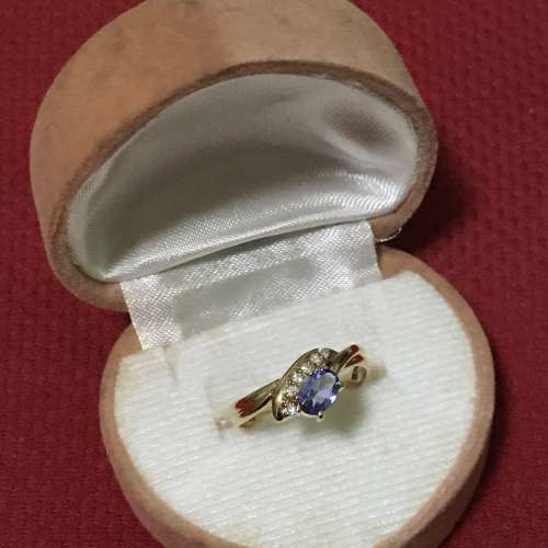 紫寶石戒指