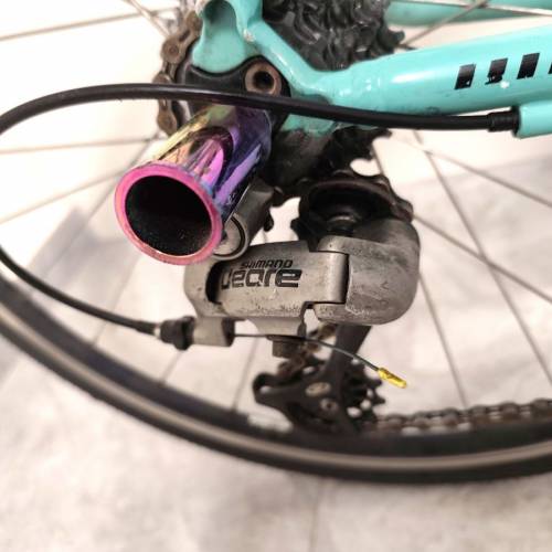 Bianchi 小鐵人公路車 | 鋁架碳叉 | 碳纖維車把 | Shimano Deore 套件 | Ambrosio ...