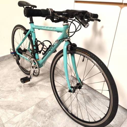 Bianchi 小鐵人公路車 | 鋁架碳叉 | 碳纖維車把 | Shimano Deore 套件 | Ambrosio ...
