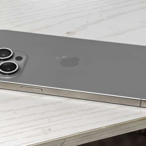 iphone 15 pro max 256gb 鈦原色港行 90% 電，剩機，最新ios 極新。 荃灣交收，$5700