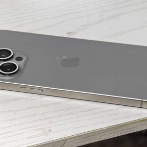 iphone 15 pro max 256gb 鈦原色港行 90% 電，剩機，最新ios 極新。 荃灣交收，$5700