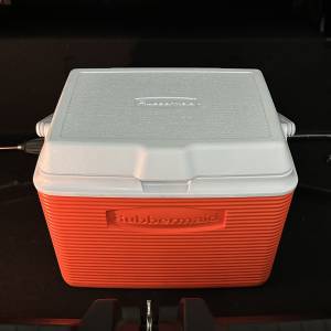 新淨：美國品牌 Rubbermaid 保溫冰箱 Portable Insulated Ice Chest Cooler Box