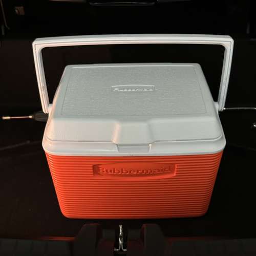 新淨：美國品牌 Rubbermaid 保溫冰箱 Portable Insulated Ice Chest Cooler Box