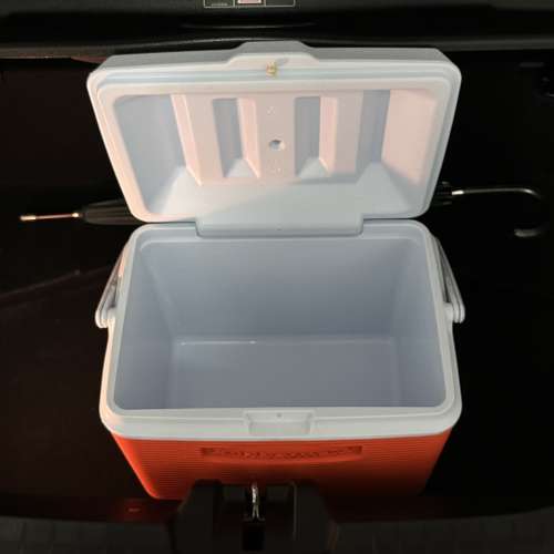 新淨：美國品牌 Rubbermaid 保溫冰箱 Portable Insulated Ice Chest Cooler Box