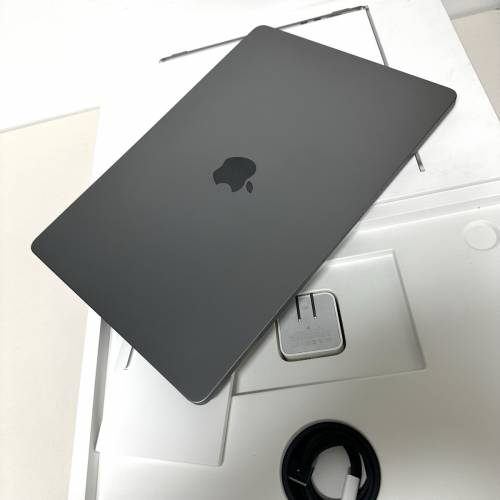MacBook Air 15&lsquo;&rsquo;吋 M2 24Gram 2TBssd 2023蘋果設計Ai文書型space gray手提電腦全套