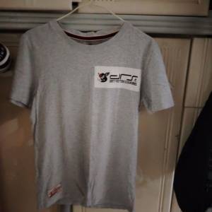 Vega Co. Dirty Rotten Scoundrel 短袖上衣