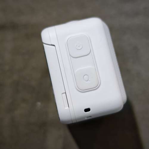 insta360 go ultra 裸機 跟一張記憶卡 98%new 功能正常 鏡片微花
