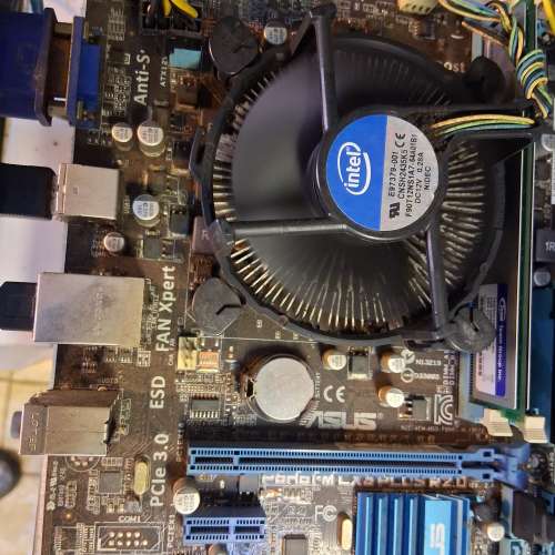 全正常asus p8h61-m lx3主機板連背板 / i3 3220 CPU /4GB RAM