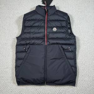 全新MONCLER羽絨背心