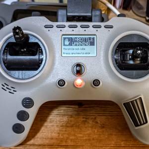 全新小型穿越機 100% NEW + 遙控器 + 叉電機 從未用過.