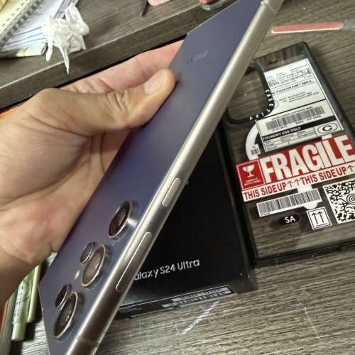 Samsung Galaxy S24 Ultra 512gb紫色鈦金屬，港行雙卡極新，冇修冇拆，所有功能正常...