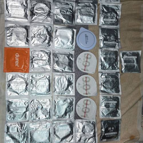 全新安全套/0.01安全套總共41個，牌子包括Durex，岡本，Sagami等品牌