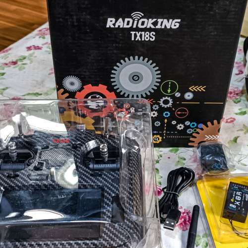 RadioKing TX18s 遥控器 - 小黑羊915高頻頭 FPV 全新未開用