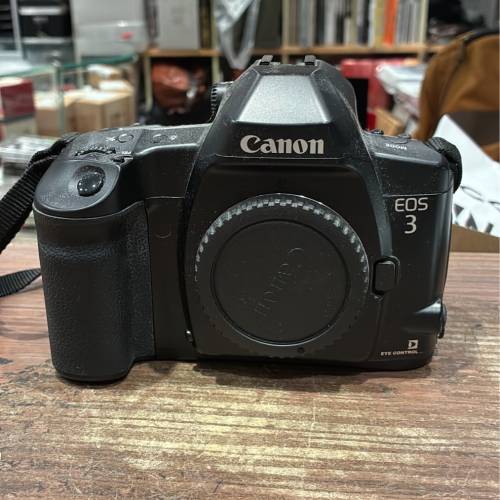 Canon Eos 3 camera