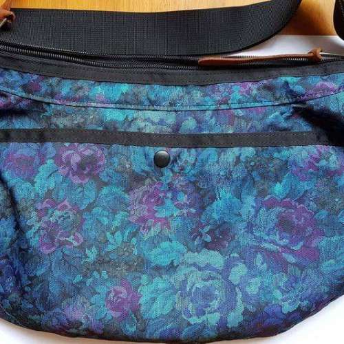 全新🥊絕版 舊logo🥊Gregory Satchel 藍花斜揹袋 Medium