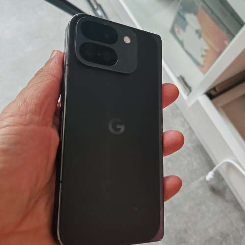 8成新 Google Pixel 9 Pro Fold  256gb 歐版 屏有光線