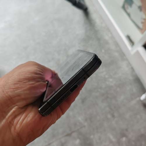 8成新 Google Pixel 9 Pro Fold  256gb 歐版 屏有光線