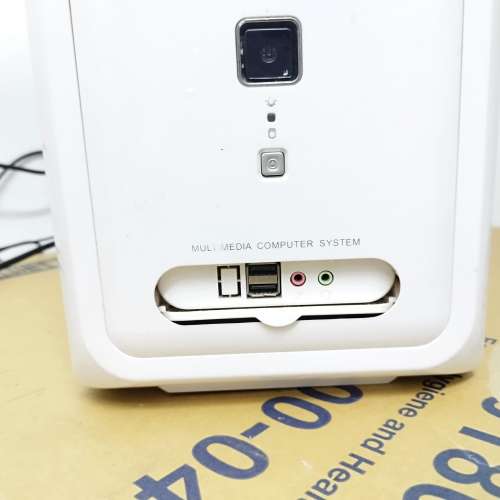 白色電腦--操作正常--二手自用機--即接駁即使用--保養好--新淨--上水火車站MTR交收