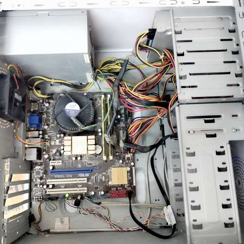 白色電腦--操作正常--二手自用機--即接駁即使用--保養好--新淨--上水火車站MTR交收
