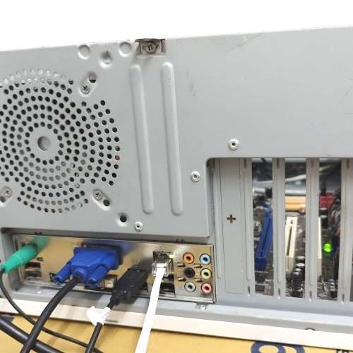 白色電腦--操作正常--二手自用機--即接駁即使用--保養好--新淨--上水火車站MTR交收