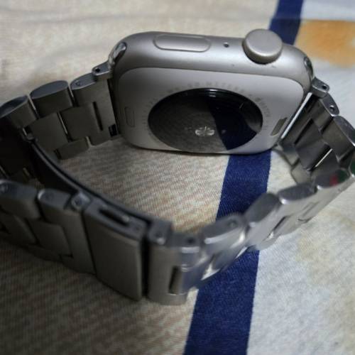 Apple Watch SE GPS, 44mm Starlight Aluminum Case﻿ with Black Unity Sport Loop