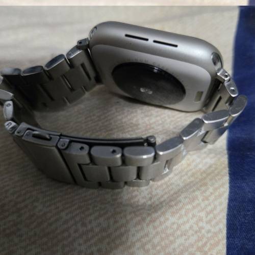 Apple Watch SE GPS, 44mm Starlight Aluminum Case﻿ with Black Unity Sport Loop