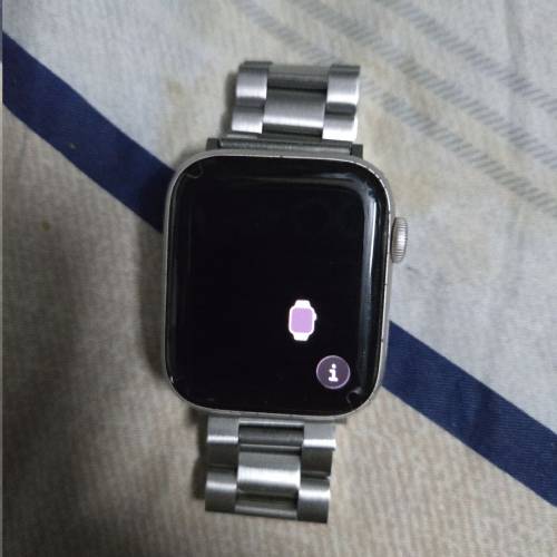 Apple Watch SE GPS, 44mm Starlight Aluminum Case﻿ with Black Unity Sport Loop
