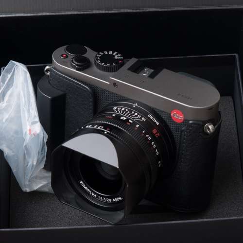 Leica Q Titan