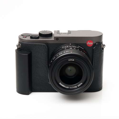 Leica Q Titan