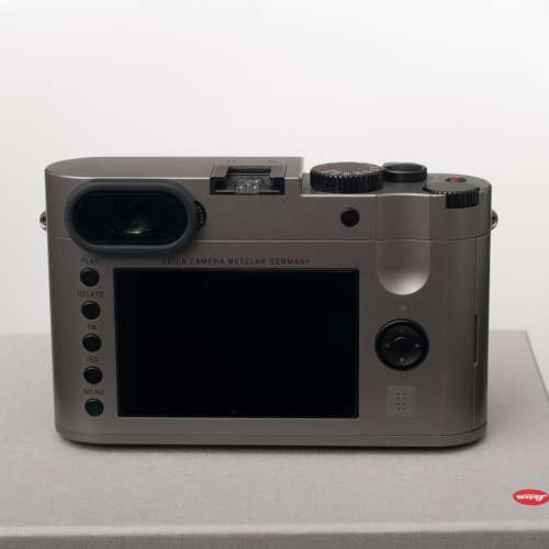 Leica Q Titan