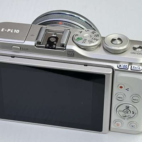 95% New Olympus Pen E-PL10 連 14-42mm f3.5-5.6 鏡頭, 三電一充, 深水埗門巿可購買
