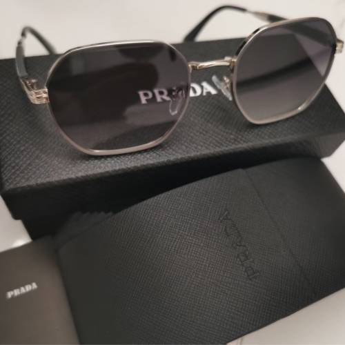 Prada 太陽眼鏡