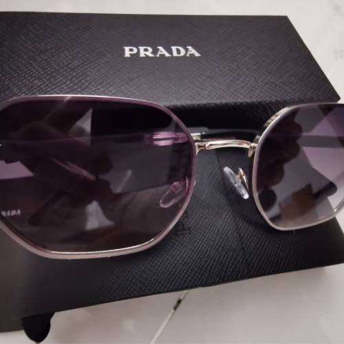 Prada 太陽眼鏡