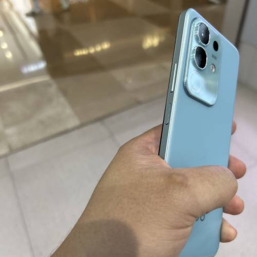 Vivo IQoo Z10x ( 護眼屏 + 超強續航 ）