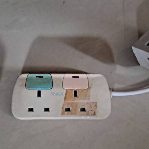 兩位電拖板