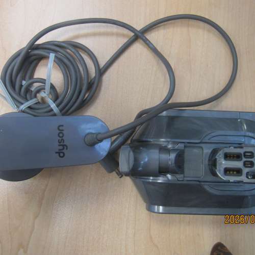 Dyson吸塵机 的電池連火牛
