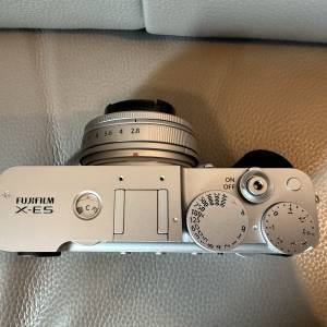 超極新淨Fujifilm X-E5 行貨銀色相機，連XF23mm F2.8 WR套裝 (行貨)