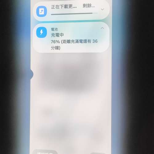 99新Z Flip 5 256GB $1200左側有小點