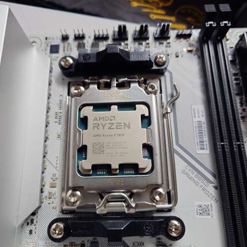 Amd 7600tray裝連七彩虹b850i