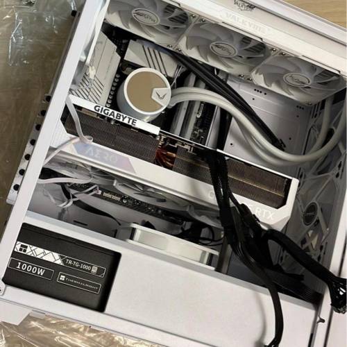 白色主機 intel i7 Gigabyte顯卡GTX4080 16gb 2TB SSD 32Gb Ram