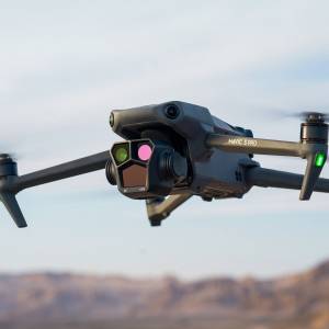 DJI Mavic 3 Pro Fly More Combo & DJI RC