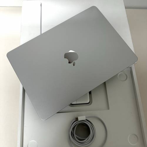 有盒連貨牛macbook air m2 13inch 8Gram 256Gssd 2022新淨蘋果筆記本文書手提電腦
