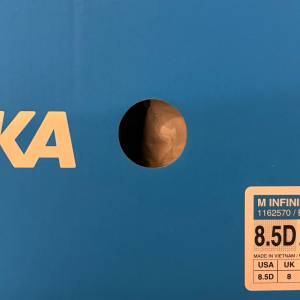 Hoka Infini Hike TC 全新