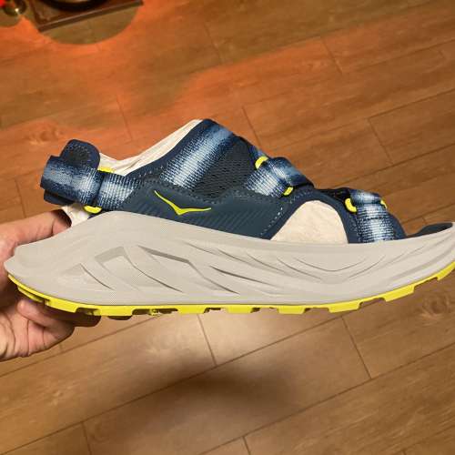 Hoka Infini Hike TC 全新